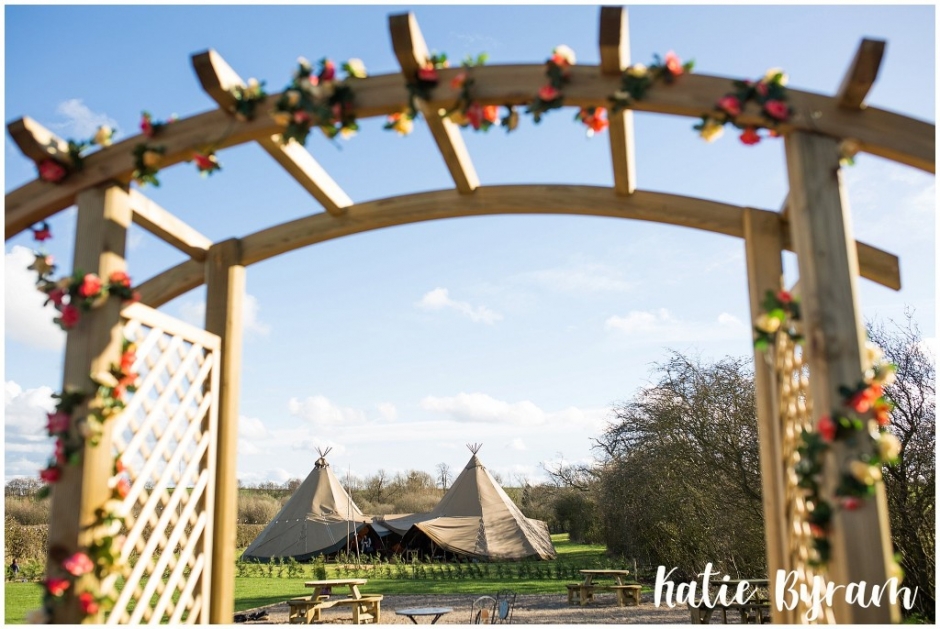 horseshoe farm, tipi wedding venue, diy wedding, yorkshire wedding venue, rustic farm wedding, rustic wedding venue, farm wedding yorkshire, wetherby wedding venue,