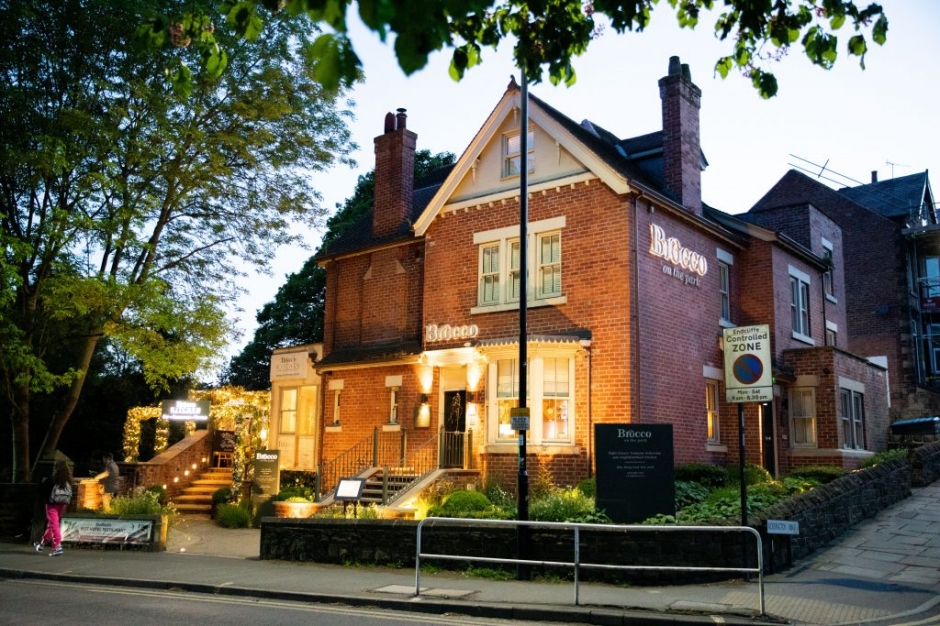 Sheffield wedding, Sheffield town hall wedding, Katie Byram Photography, brocco on the park, brocco on the park wedding, ecclesfield wedding, brocco Sheffield, small wedding venue, restaurant wedding, 